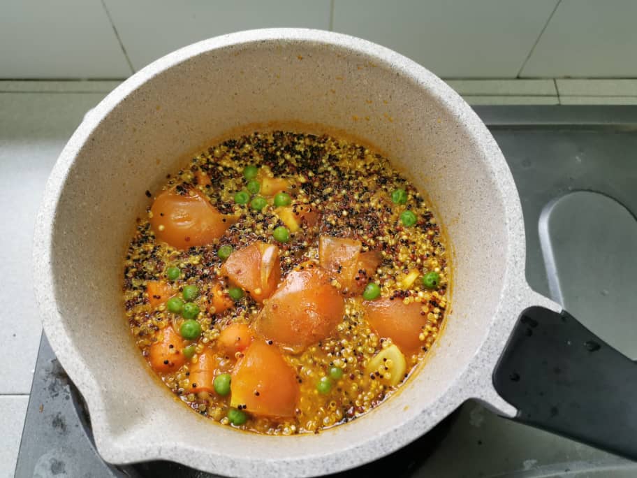 Quinoa cooked with curry spices – Finance Geek